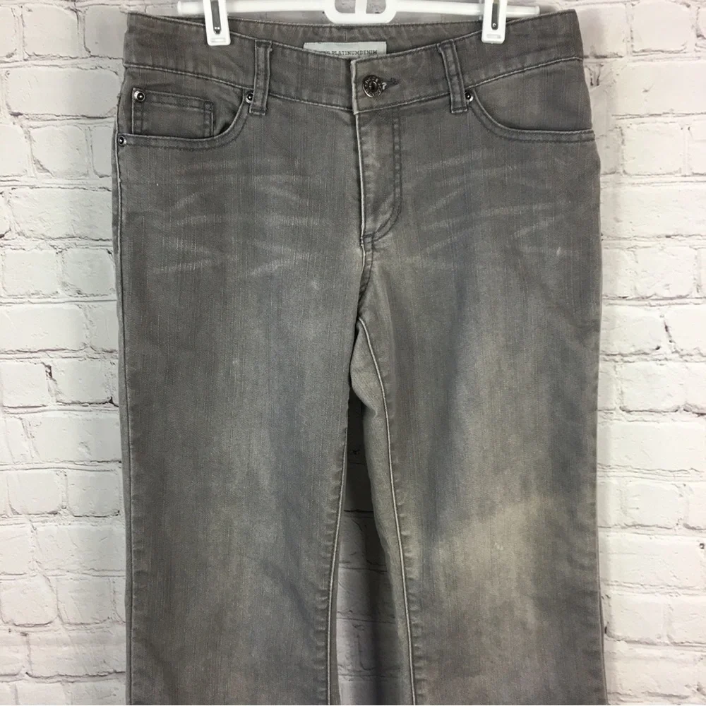 Chico’s Platinum Denim Gray Bootcut Jeans Ultimate Fit Size 00 / US 2 - Picture 3 of 13